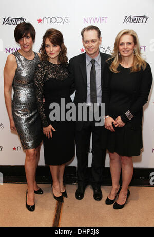 Alex Levy, Tina Fey, Steve Buscemi, Martine Reardon NYWIFT del XIII annuale di progettazione donne Awards tenutosi a Macy's - Arrivi New York City, Stati Uniti d'America - 10.05.12 Foto Stock