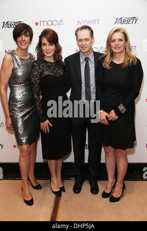 Alex Levy, Tina Fey, Steve Buscemi, Martine Reardon NYWIFT del XIII annuale di progettazione donne Awards tenutosi a Macy's - Arrivi New York City, Stati Uniti d'America - 10.05.12 Foto Stock