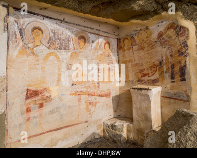 Grotte con affreschi di David Gareja, un rupestri Ortodossa Georgiana Monastero Complesso situato nella regione di Kakheti, Georgia. Foto Stock