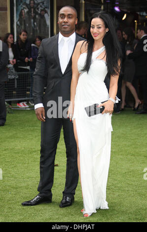 Simon Webbe e fidanzata Maria Kouka Premiere mondiale di neve bianca e la Huntsman tenutasi presso l'Impero e l'Odeon - arrivi a Londra, Inghilterra - 14.05.12 Foto Stock