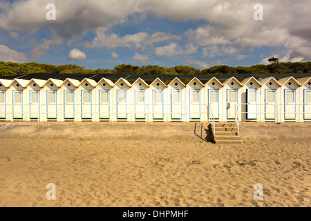Modificare le camere sulla spiaggia di Ansedonia, Monte Argentario, Provincia di Grosseto, Toscana, Italia Foto Stock