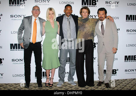Barry Sonnenfeld, Alice Eve, Will Smith, Emma Thompson e Josh Brolin Man in Black 3 - photocall tenutosi presso il Dorcester. Londra, Inghilterra - 16.05.12 Foto Stock