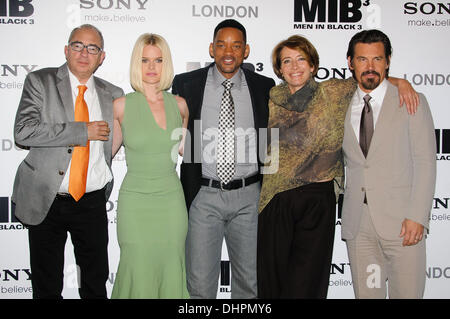 Barry Sonnenfeld, Alice Eve, Will Smith, Emma Thompson e Josh Brolin Man in Black 3 - photocall tenutosi presso il Dorcester. Londra, Inghilterra - 16.05.12 Foto Stock