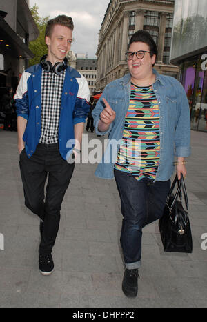 Ben Kelly e Sam burrosa fuori e circa in Leicester Square. Londra, Inghilterra - 16.05.12 Foto Stock