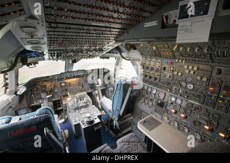 Paesi Bassi, Lelystad, Aviodrome, aviazione museo di storia. Il cockpit di uno dei primi Boeing 747 Jumbo Foto Stock