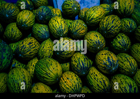 Pressione di stallo dalla strada con frutta e verdura locale. La Turchia 2013 Foto Stock