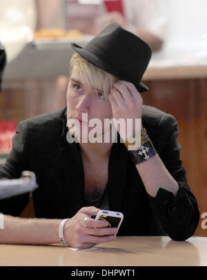 Colton Dixon arriva per la 'American Idol' afterparty al Grove di Los Angeles, California - 16.05.12 Foto Stock