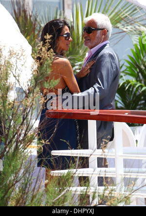 Jean-Paul Belmondo e sua moglie presso l'Hotel Du Cap Cap d'Antibes, Francia -17.05.12 Foto Stock