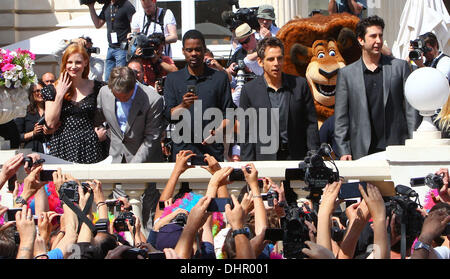 Jessica Chastain, Chris Rock, Ben Stiller, David Schwimmer 'Madagascar 3' photocall - durante il sessantacinquesimo Festival del Cinema di Cannes Cannes, Francia - 17.05.12 Foto Stock