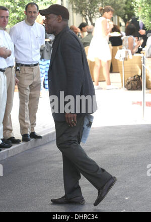 Danny Glover tornando all'Hotel Martinez durante il sessantacinquesimo annuale di Cannes Film Festival Cannes, Francia - 19.05.12 Foto Stock