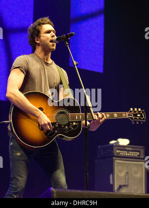 Andy Brown di Lawson esegue sul palco in:Richiesta Live tenutosi presso il SECC Clyde Auditorium di Glasgow, Scozia - 20.05.12 Foto Stock