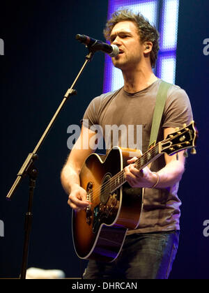 Andy Brown di Lawson esegue sul palco in:Richiesta Live tenutosi presso il SECC Clyde Auditorium di Glasgow, Scozia - 20.05.12 Foto Stock