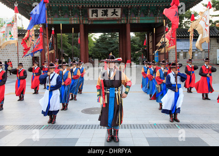Corea del Sud, Seoul, Palazzo Deoksugung, cerimonia del cambio della guardia, Foto Stock