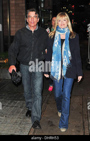 Peter Gallagher e moglie Paola Harwood al di fuori della loro Midtown hotel New York City, Stati Uniti d'America - 21.05.12 Foto Stock