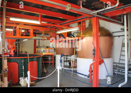 La caldaia della distilleria in Edradour Foto Stock