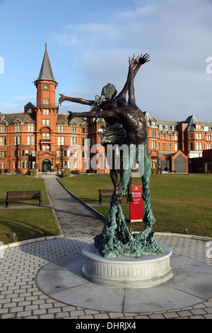 Vento & Mare Paddy Campbell scultura in bronzo a Slieve Donart Resort & SPA Newcastle Irlanda del Nord Foto Stock