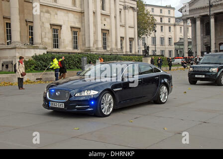 Londra, Regno Unito. Il 14 novembre 2013. Il principe Harry a Trafalgar Square per camminare con i feriti Polo Sud expedition Londra 14/11/2013 Credit: JOHNNY ARMSTEAD/Alamy Live News Foto Stock