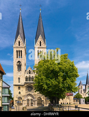 Domplatz square con Halberstadt Cathedral e St. Chiesa Martini, Halberstadt, Sassonia-Anhalt, Germania Foto Stock