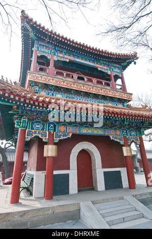 La Torre del Tamburo nel Tempio Yonghe noto anche come Yonghe Lamasery o semplicemente il Tempio dei Lama a Pechino in Cina Foto Stock