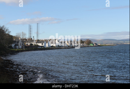 Lungomare di cromarty e oil rig scozia novembre 2013 Foto Stock