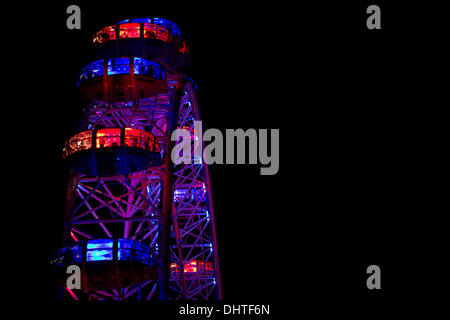 Londra, Regno Unito. Xiv Nov, 2013. La Red Bull rivoluzioni nel suono, una celebrazione del Regno Unito club cultura avviene su EDF Energy London Eye a Londra, Regno Unito. Il canale 4 è quello di eseguire 31 simultanea di flussi in tempo reale di Red Bull rivoluzioni nel suono, una notte di acquisizione del London Eye dedicato a celebrare UK club cultura. Ogni live stream che corre su Channel4.com sarà trasmessa da uno dei 30 capsule sul London Eye, in rappresentanza di più di 100 DJ Credito: James Gasperotti/ZUMA filo/ZUMAPRESS.com/Alamy Live News Foto Stock