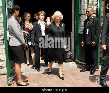 Camilla, duchessa di Cornovaglia lasciando il Governo di Ontario ricezione presso il Distillery District durante il 2012 Royal Tour di Ontario celebra la regina del Giubileo di diamante. Toronto, Canada - 22.05.12 Foto Stock