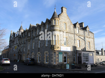 Esterno del Grant Arms Hotel a Grantown-on-Spey Scozia Novembre 2013 Foto Stock