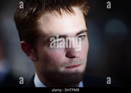 Noi attore Robert Pattinson durante il tappeto rosso di "Su strada" al sessantacinquesimo annuale di Cannes Film Festival presso il Palais des Festivals il 23 maggio 2012 a Cannes, Francia. Foto Prezzo Ki Foto Stock