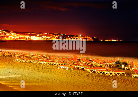 Una vista della spiaggia di Playa del Ingles a notte a Maspalomas, Gran Canaria Isole Canarie Spagna Foto Stock