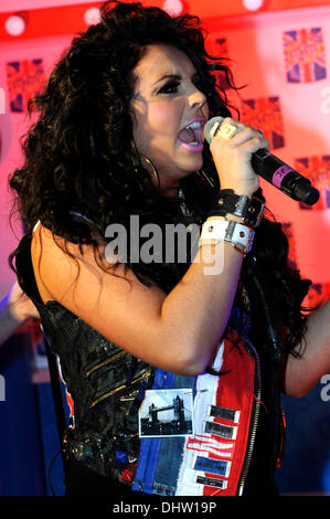 Jesy Nelson poco Mix eseguire al M&M Negozio in Leicester Square di Londra, Inghilterra - 24.05.12 Foto Stock