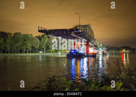 Paesi Bassi, Weesp, sostituzione del ponte sul canale chiamato Amsterdam-Rijnkanaal Foto Stock