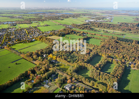 Paesi Bassi, 's-Graveland, antenna. Tenute rurali in autunno. Lasciato il villaggio di Kortenhoef Foto Stock