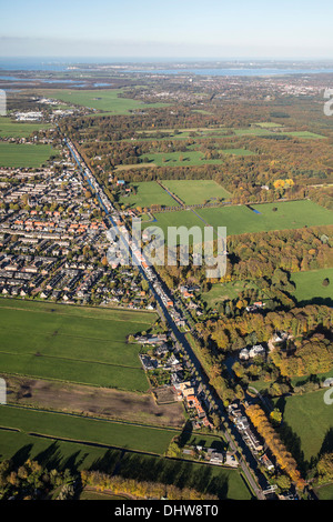 Paesi Bassi, 's-Graveland, antenna. Tenute rurali in autunno. Lasciato il villaggio di Kortenhoef Foto Stock
