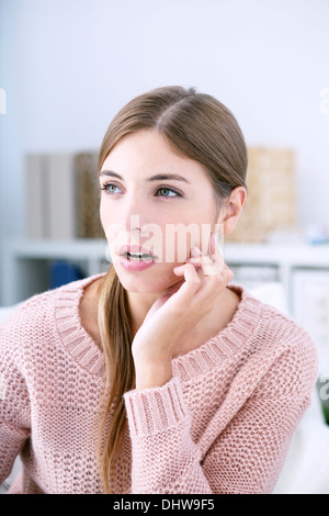 Dente doloroso IN UNA DONNA Foto Stock