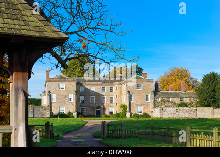 Autunno sole su cinquecento Morville Hall, nei pressi di Bridgnorth, Shropshire. Foto Stock