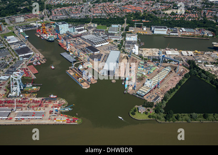 I Paesi Bassi, Rotterdam, porto di Rotterdam, Porto. Cantiere navale Damen, cantieri navali e riparazione navale e di conversione. Antenna. Foto Stock