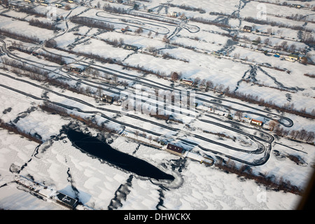 Paesi Bassi, Breukelen, inverno, casa per le vacanze vicino ai laghi ghiacciati chiamato Loosdrechtse Plassen. Antenna Foto Stock