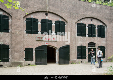 Paesi Bassi, Abcoude, Fort Abcoude vicino al fiume Vecht. La fortezza più antica, la linea di difesa di Amsterdam. Hollandse Waterlinies. Linee olandesi di difesa dell'acqua. Foto Stock
