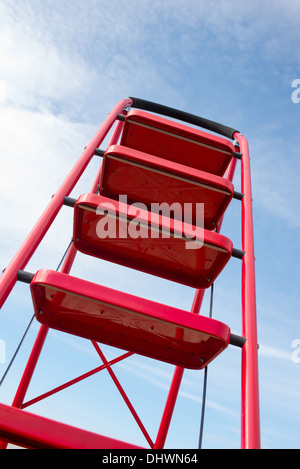 Nel cielo blu nuvole bianche funzione in background della scaletta Foto Stock