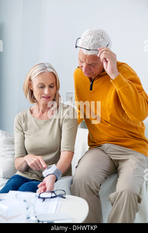 La pressione sanguigna, SENIOR Foto Stock