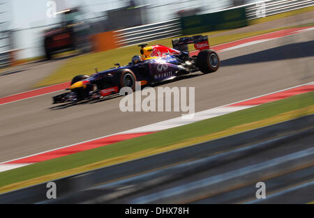 Austin, Texas, Stati Uniti d'America. Xv Nov, 2013. 11/15/2013 Austin, TX. Stati Uniti d'America. Sebastian Vettel durante la prima sessione di prove libere della Formula 1 Gran Premio degli Stati Uniti presso il circuito delle Americhe di Austin, Texas. Credito: Ralph Lauer/ZUMAPRESS.com/Alamy Live News Foto Stock