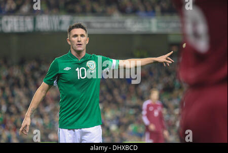 Dublino, Irlanda. Xv Nov, 2013. Robbie Keane (c) dell'Irlanda dirigere la riproduzione durante l'amichevole internazionale fixture tra Repubblica di Irlanda e la Lettonia dall'Aviva Stadium. Credito: Azione Sport Plus/Alamy Live News Foto Stock