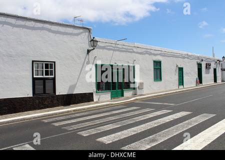 Edificio e street a yaiza Foto Stock