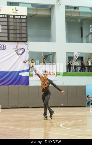 Taipei, Taiwan. Il 15 novembre 2013. Markus Lell dalla Germania è seconda in alti uomini combinato di categoria. Credito: Gia To/Alamy Live News Foto Stock