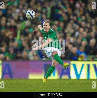 Dublino, Irlanda. Xv Nov, 2013. Whelan con un tiro in porta nella seconda metà durante l'amichevole internazionale fixture tra Repubblica di Irlanda e la Lettonia dall'Aviva Stadium. Credito: Azione Sport Plus/Alamy Live News Foto Stock