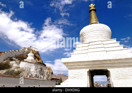 Il Tibet Lhasa Potala e Stupa Foto Stock