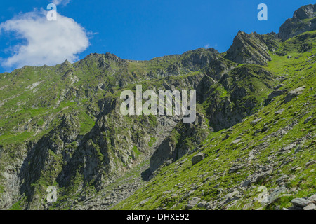 Monti Fagaras visto durante la discesa dal picco Moldoveanu Foto Stock