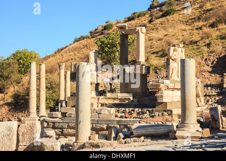 Rovinato pollio fontana antica Efeso, Kusadasi, Turchia Foto Stock