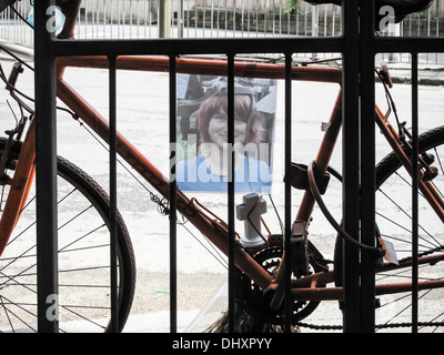 Ghost Bike strada memoriali restano numerose a Londra Foto Stock