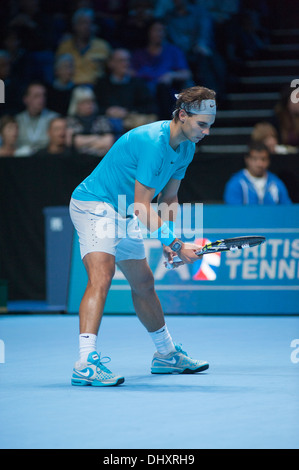 Rafael Nadal giocando presso la Barclays ATP World Tour Finals presso l'O2, London Il Giorno 3 Foto Stock